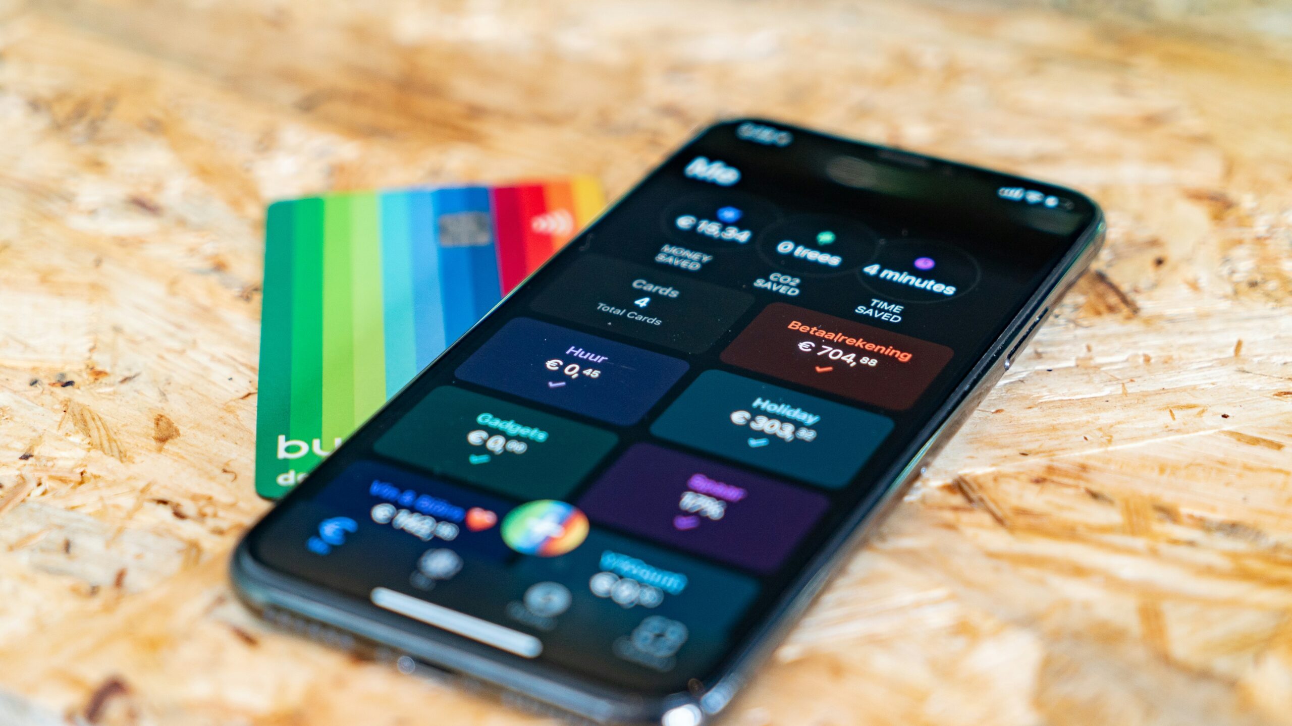 Why more and more people in arab countries are using digital banks