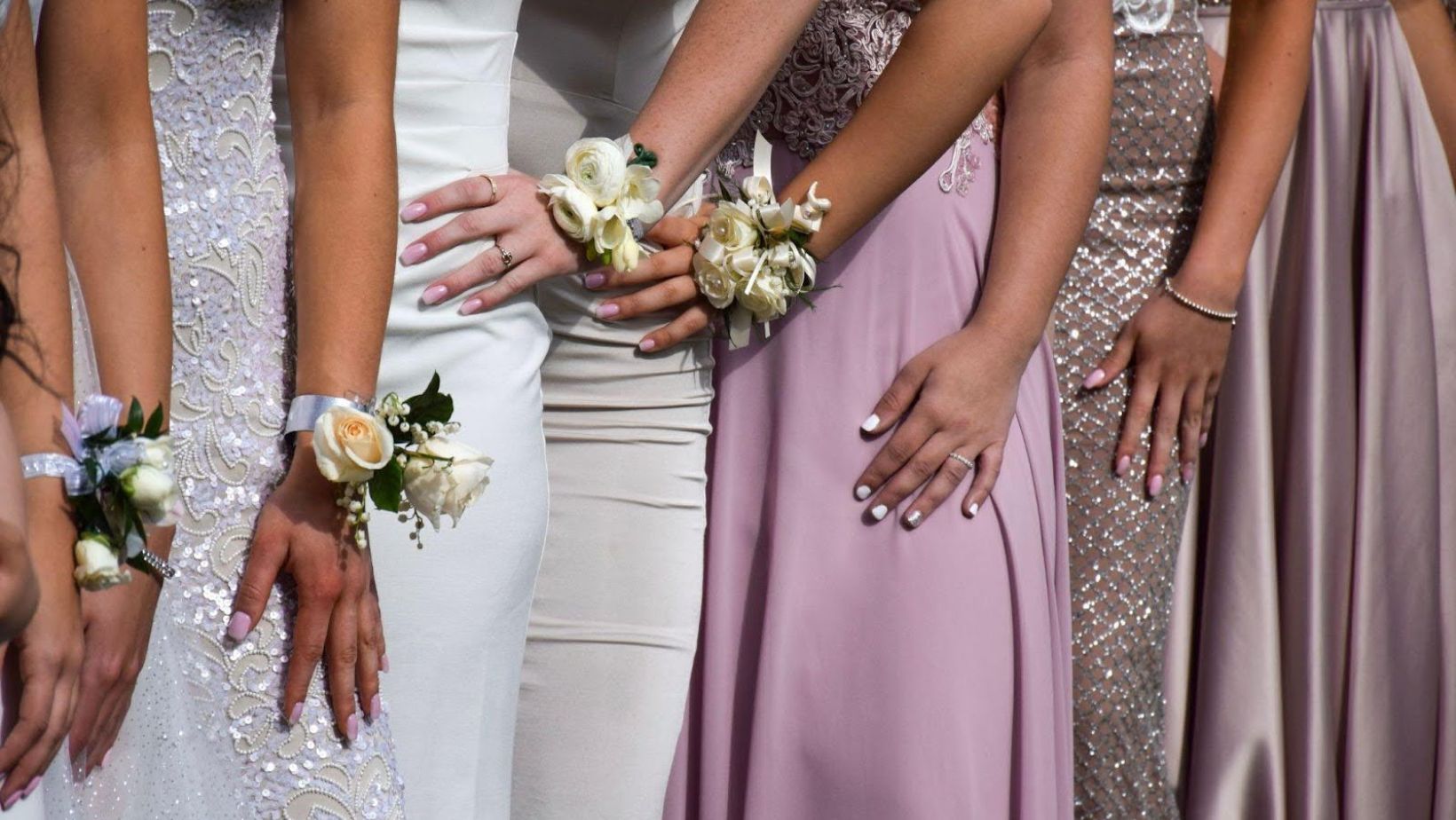 What do you wear to prom