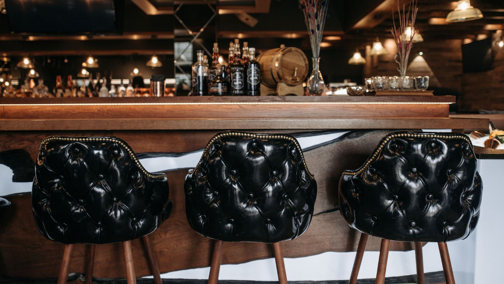 Collaborating with lifestyle influencers for aesthetic restaurant bar stool showcases