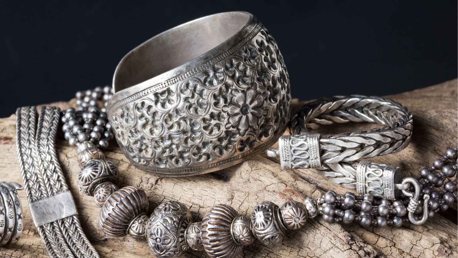 Why victorian mourning jewelry is making a comeback in goth and dark academia fashion
