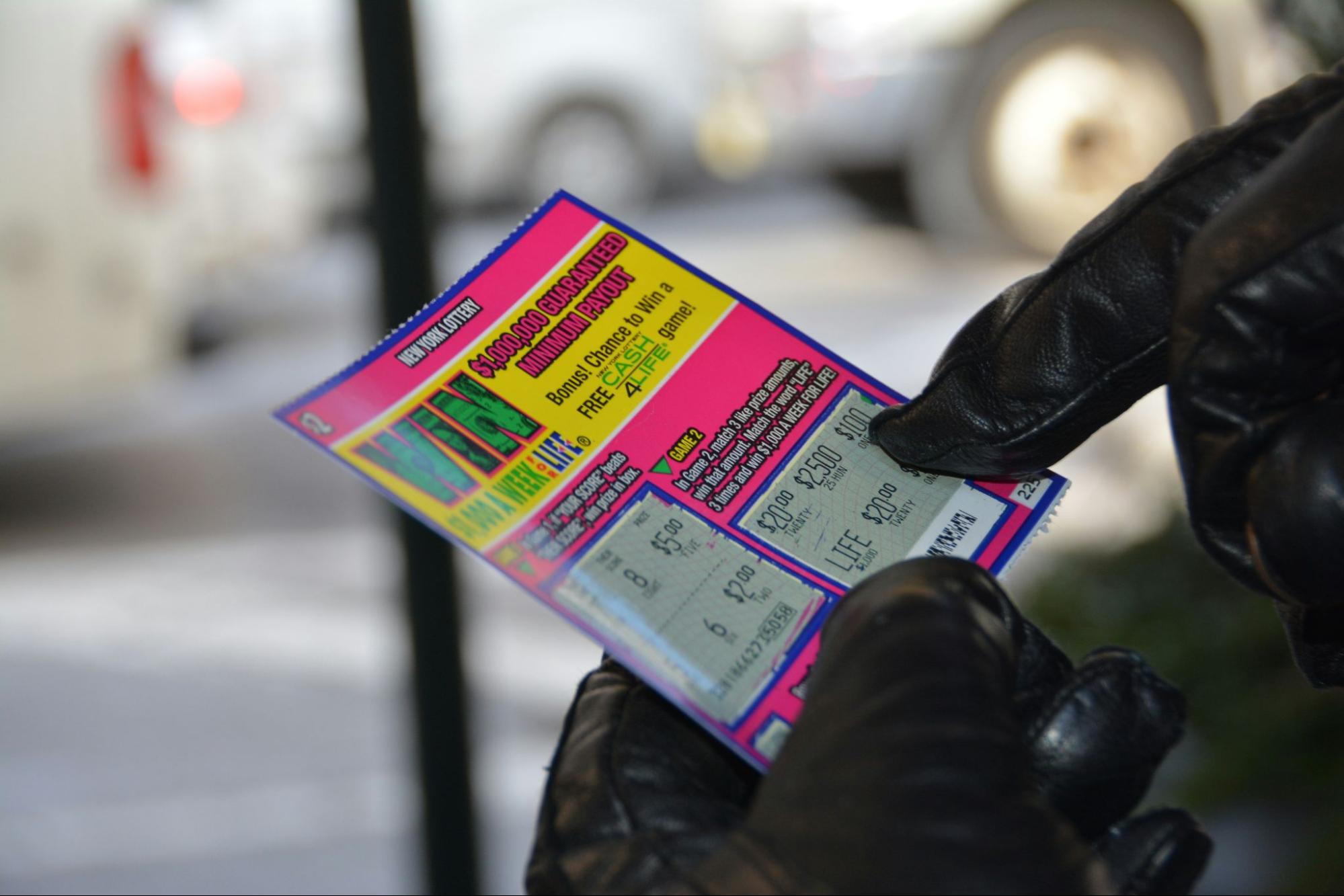 Guide to playing scratch cards online