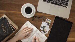 Freelance Creators: How to Build Your Work Stack – From Brief to Publication – and Not Lose Security